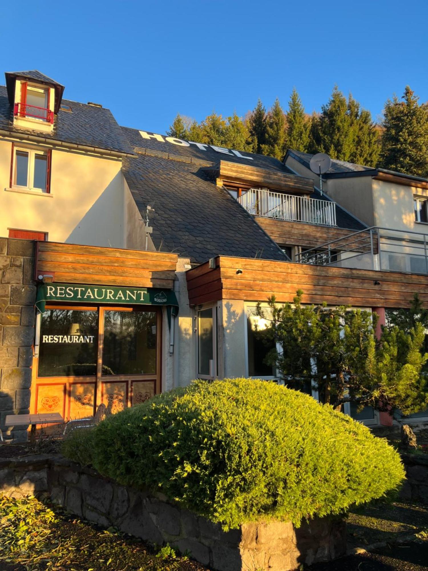 Hotel Restaurant Le Clos Besse-et-Saint-Anastaise Exterior foto
